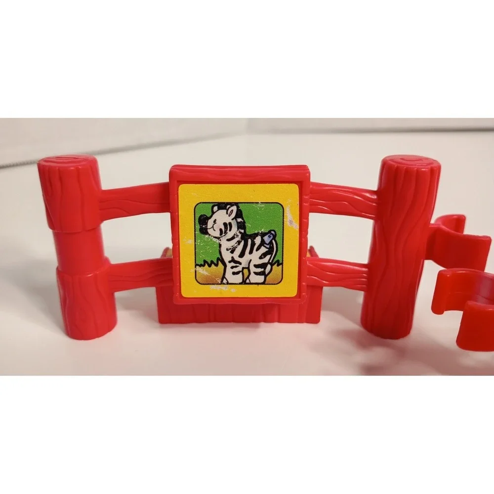 Fisher Price Little‎ People Animal Sounds Zoo Replacement Fence-3pcs, Zebra